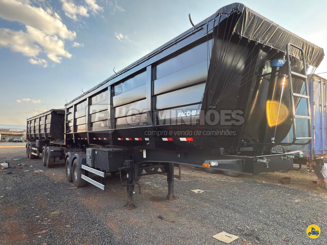 CARRETA SEMI-REBOQUE BASCULANTE LR Caminhões UBERLANDIA MINAS GERAIS MG